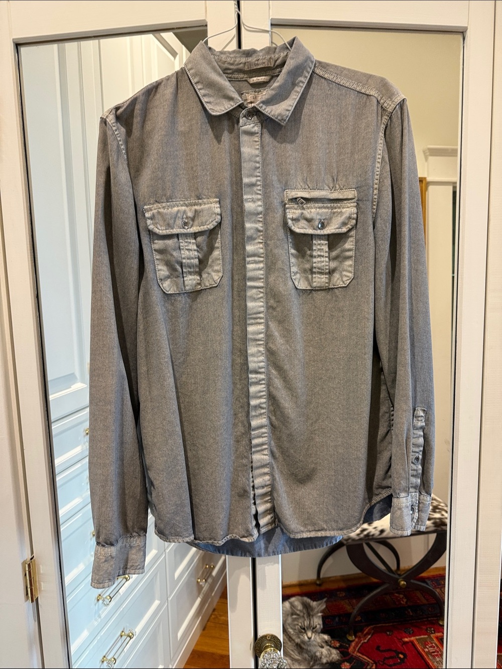 Guess Men's Casual Button-Down Shirt in Light Gray